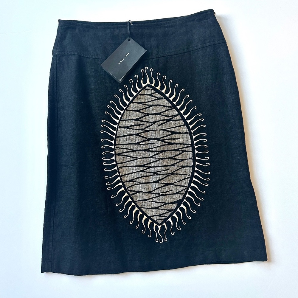 Isabel de Pedro Linen Embroidered Skirt